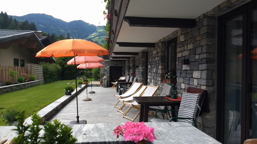 Guesthouse Fellner - bed and breakfast in Mühlbach am Hkg.